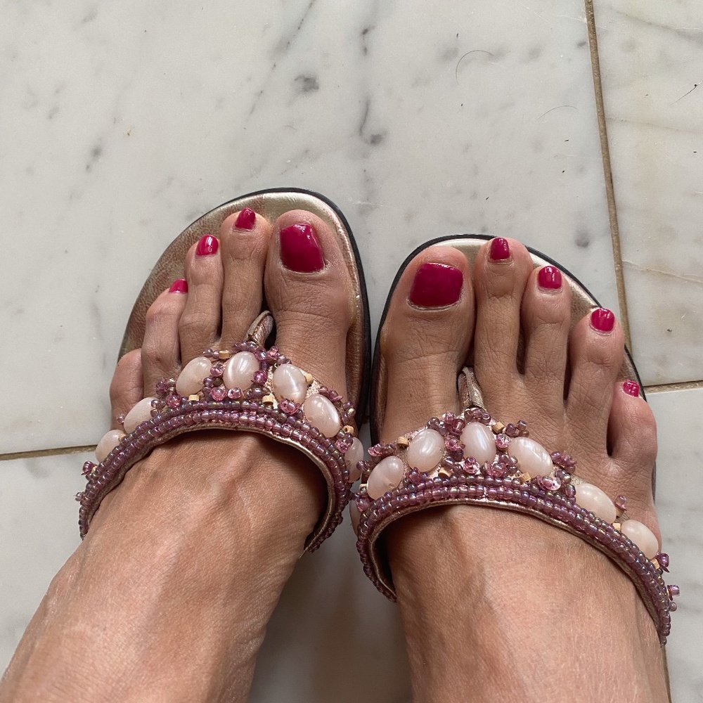 ON TREND THONG SANDALS EMBELLISHED